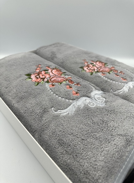 Подарочный набор банных полотенец Розы серый F0204 фото