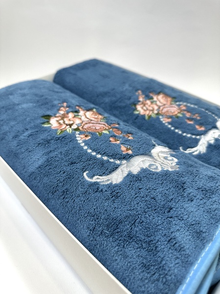 Подарочный набор банных полотенец Розы синий F0175 фото